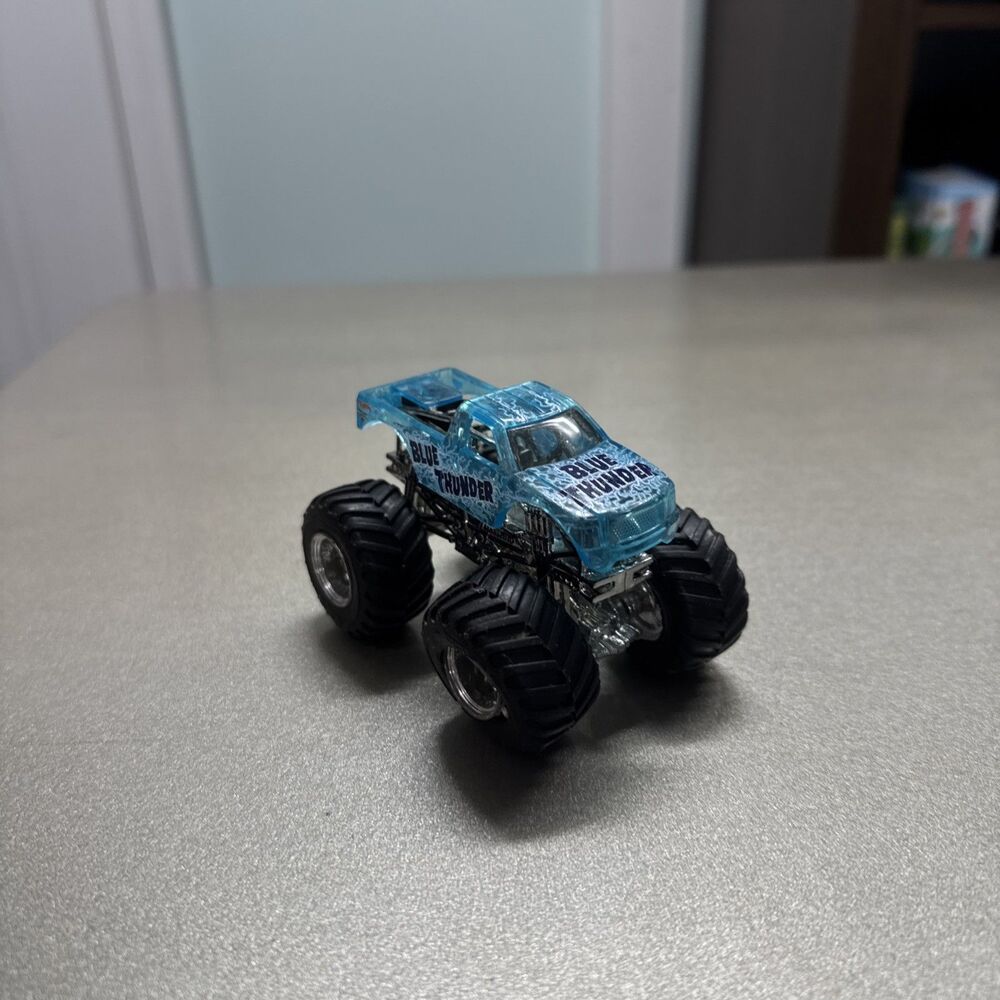 Hot Wheels Monster Jam 1:64 Blue Thunder Monster Truck LIGHTNING